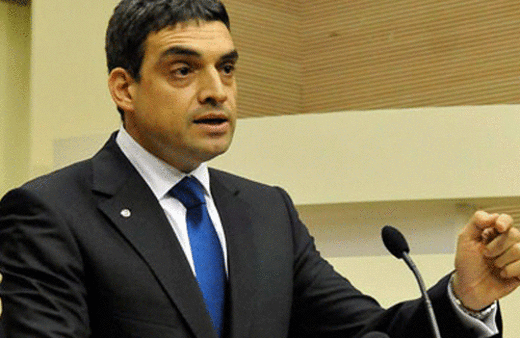 Davutoğlu’na medya operasyonu soru bombardımanı