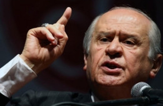 Bahçeli'den Davutoğlu'na bostan korkuluğu benzetmesi