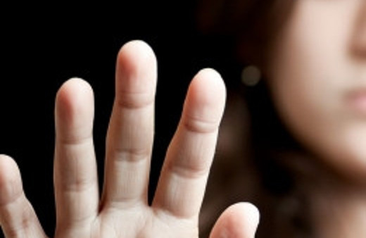 Liseli kıza şantajla tecavüz ettiler