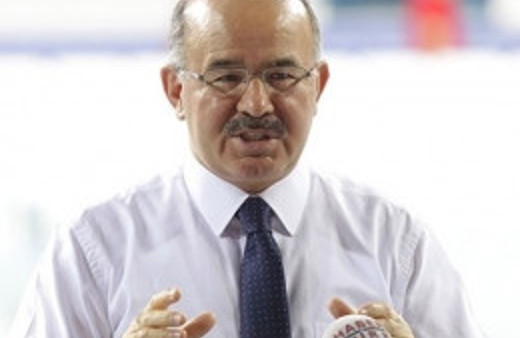 Hüseyin Çelik Taraf gazetesine ateş püskürdü