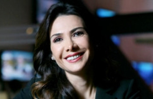 Jülide Ateş yeni kanalı ile el şıkıştı