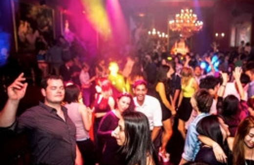 İstanbul'un en gizli barı! İçerisi ünlü kaynıyor!