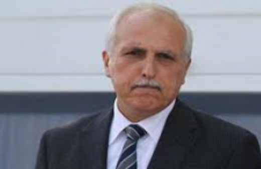 Vali Mutlu  okul şarkısı söyledi