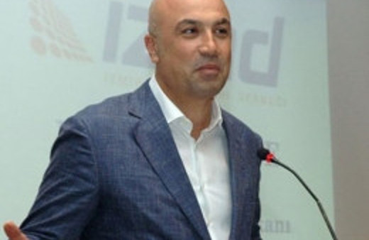 Ünlü iş adamı cemaatle köprüleri attı!