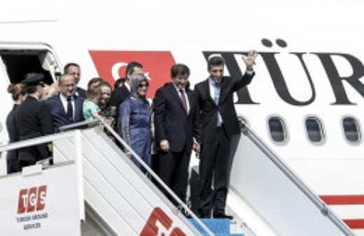 Rehinelerin üzerindeki takım elbiselerin sırrı!