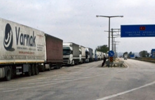 İran Türk TIR'larından aldığı ücreti 5 katına çıkardı