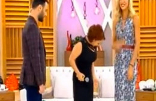 Çağla Şikel'in boyuyla dalga geçti!