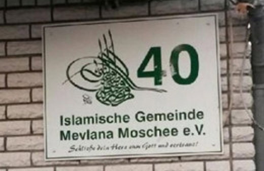 Caminin önüne domuz bıraktılar!