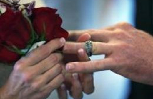 Bir başkasıyla evli olduğunu öğrenince 