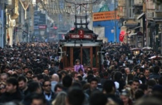 En acı anket: Türkler bir tek kendini seviyor!