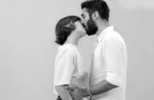 Birbirini tanımayan insanlar öpüşmeye başlarsa...