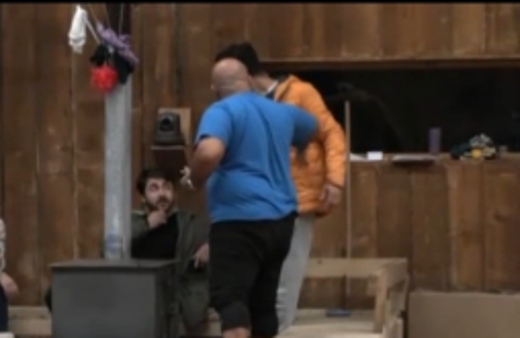 Ütopya'da tekmeli tokatlı inek kavgası!