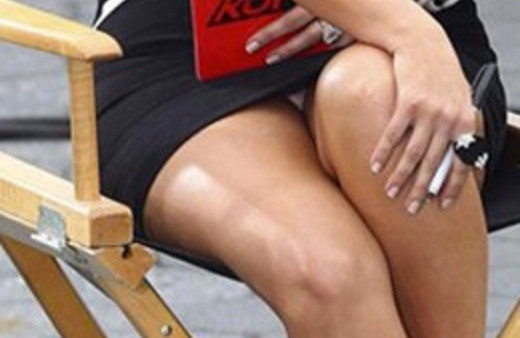 Mini etek giydi diye kadını...