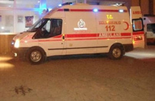 At arabası ile minibüs çarpıştı!