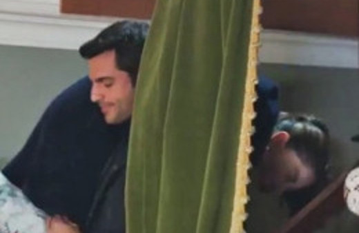 Ayaz Öykü'yü sırtlayıp götürüyor