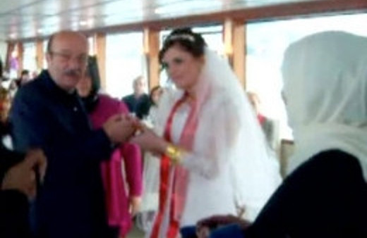 Yeğeninin düğüne giden Bekaroğlu'na büyük şok