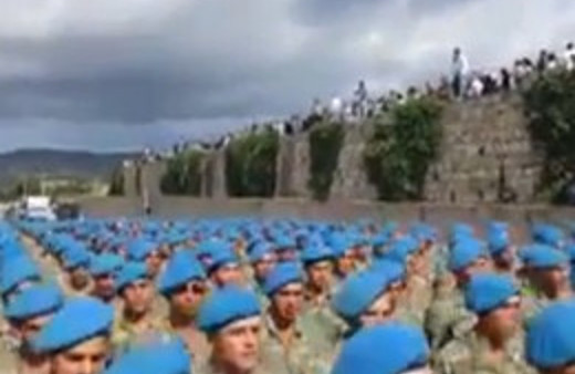 Askerlerin Osmanlıca marşıyla eğitimi 