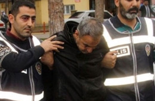 Rezillik! Hem annesine hem kızına...