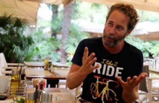 Ünlü oyuncu isyan etti 'hükümet'e yakınım' diye