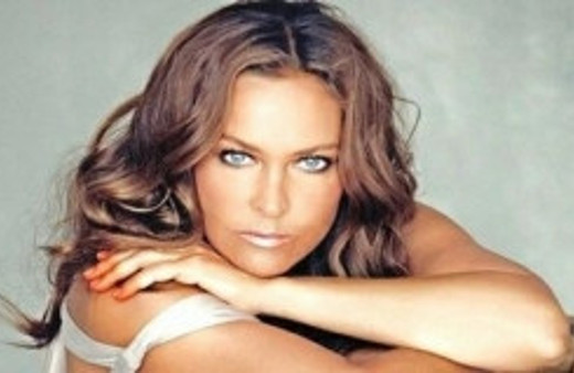 Hülya Avşar Tarkan'a fena saydırdı!