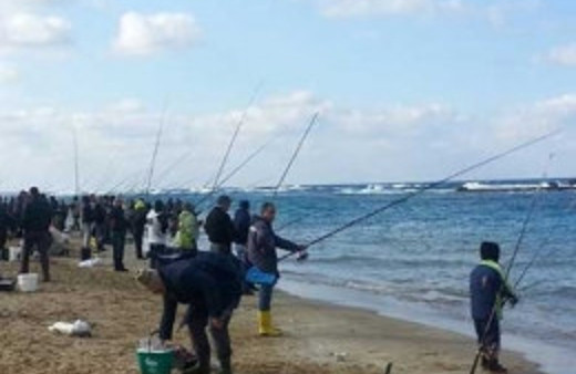 Patlamayı duyan oltayla denize koştu