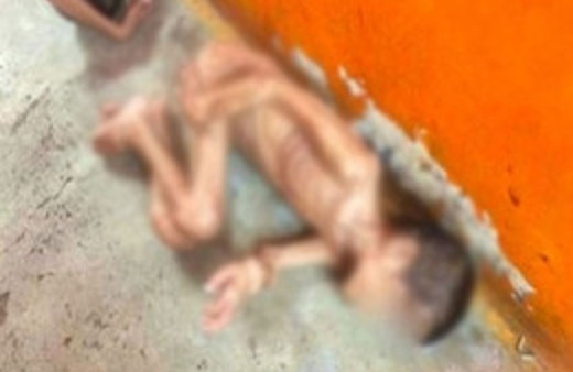 Papa için çocukları kafese tıktılar