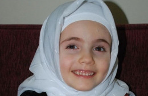 5.5 yaşındaki Ecrin'in hatim duası herkesi şok etti!