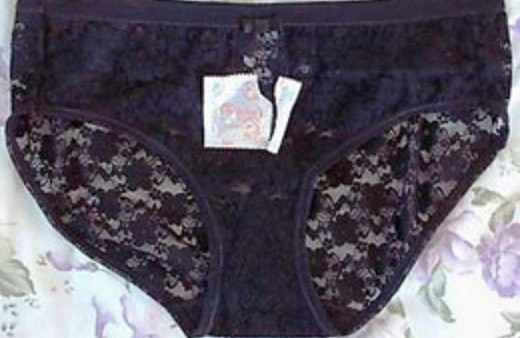 Altı çuval kullanılmış kadın çamaşırı