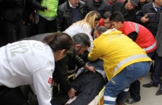 Amcasını sokak ortasında öldürdü