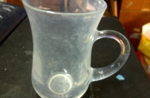 Hakim bu bardaktan çay içince...