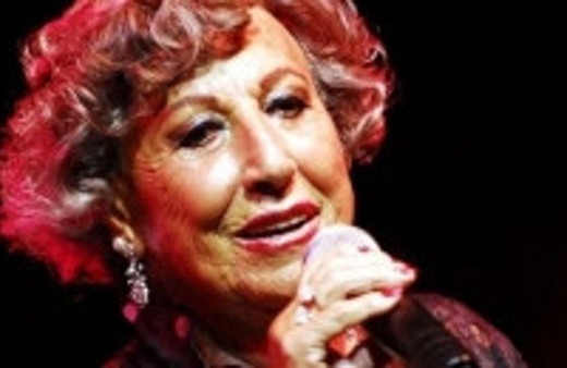 Sosyal Medya'da Müzeyyen Senar böyle uğurlandı