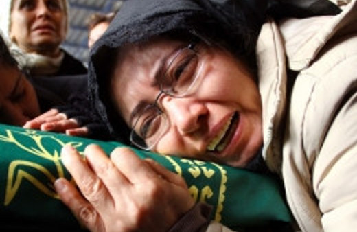 Özgecan Aslan'ın annesinden Erdoğan'a siyah başörtüsü