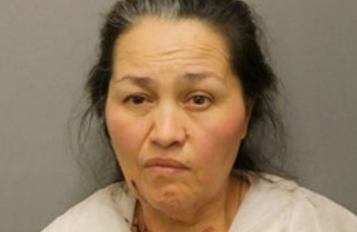 Torununu testereyle kesti