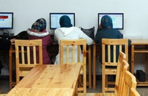 Kadınlara özel pembe internet kafeler geliyor