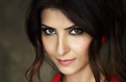 Bir elbise için 760 horoz kesildi!