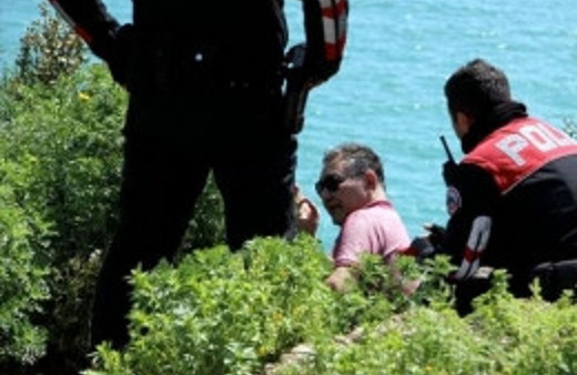 İntihardan son anda kurtarıldı