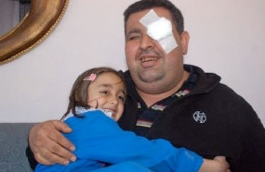 7 yaşındaki kızını ilk defa görüyor