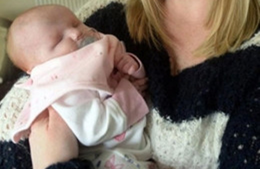 Bebeğin göbek bağı yerine penisini kestiler!