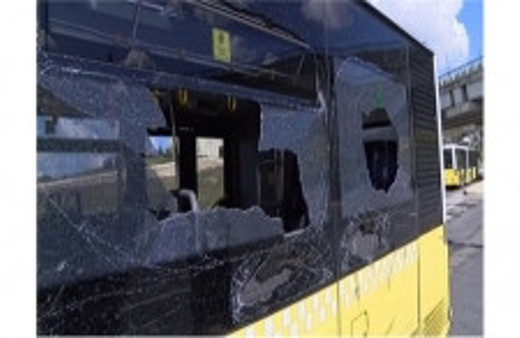 Fırlayan metrobüs tekeri dehşet saçtı!