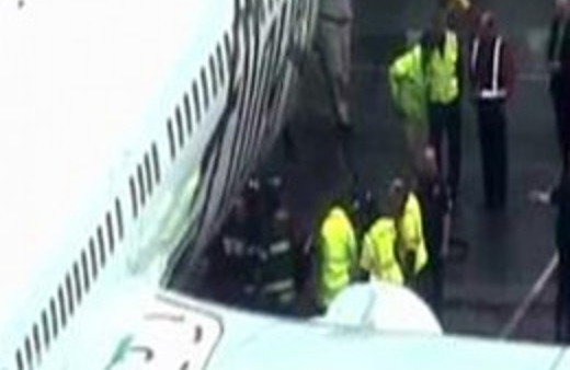 Çığlık sesleri uçağa zorunlu iniş yaptırdı