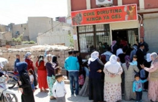 Polis yöresel kıyafet atölyesini bastı