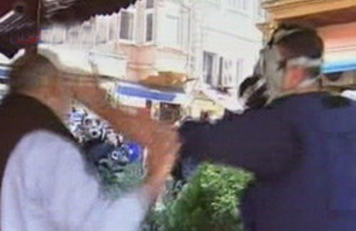 Polisten yemek yiyene tokat