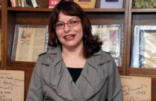 Mine Kırıkkanat'tan skandal AK Parti tweeti