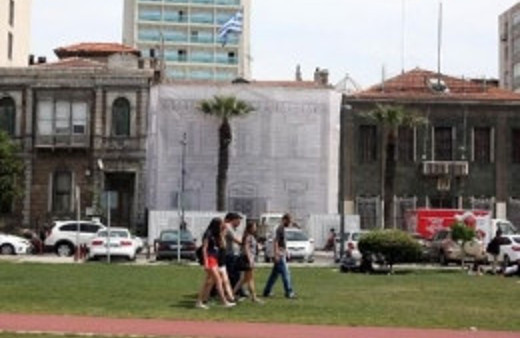 Çipras İzmir'deki o binayı kurtardı