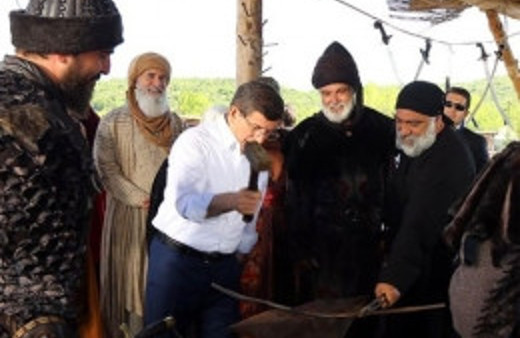 Davutoğlu dizi setini ziyaret etti!