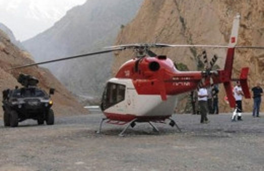 Ambulans helikopte yola acil iniş yaptı!