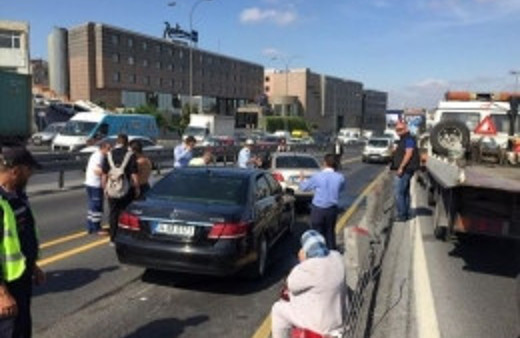 Metrobüs yolunda son dakika feci kaza