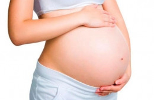 En yakın arkadaşından bebek bekliyor