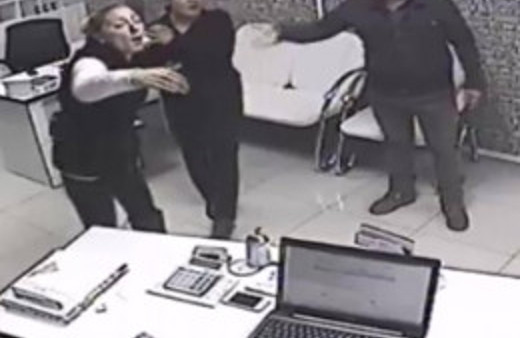 6 erkek bir kadına... Şok anlar kamerada