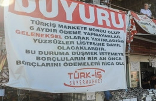 Market sahibi borçluları afişle uyardı ama